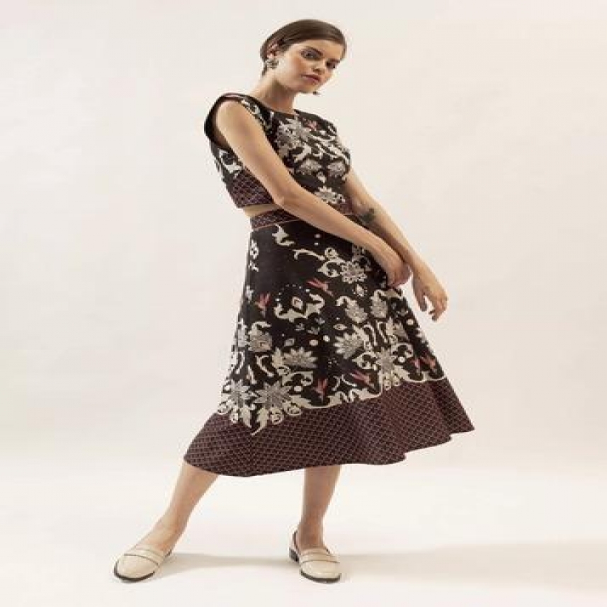 CONJUNTO SAIA E BLUSA SEGREDOS DO COLIBRI G REF. 541